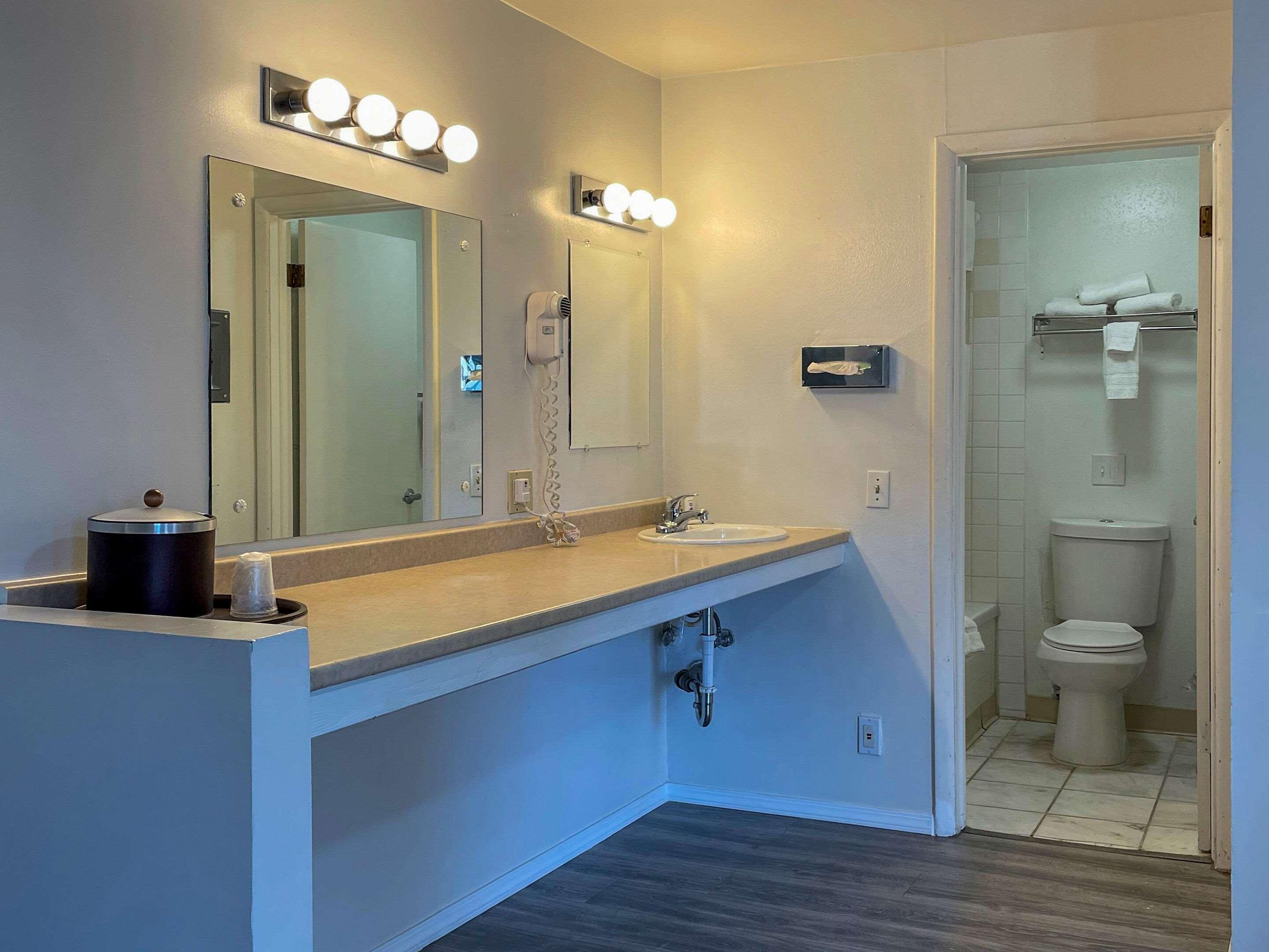Rodeway Inn & Suites Omak - Okanogan Екстер'єр фото